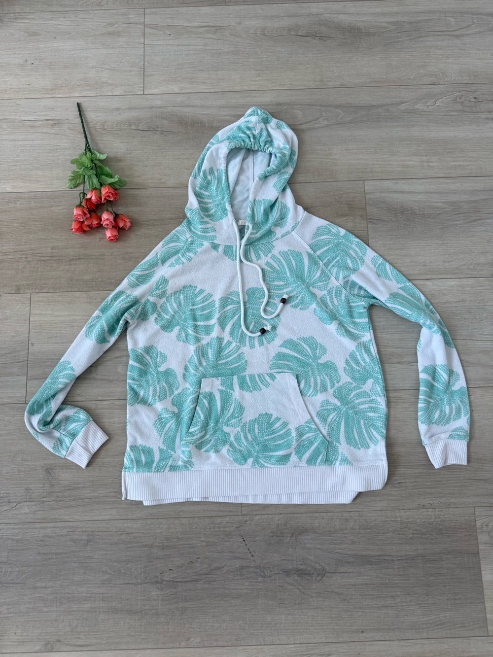 Ron Jon Cozy palm pullover with hoodie and drawstring size Small